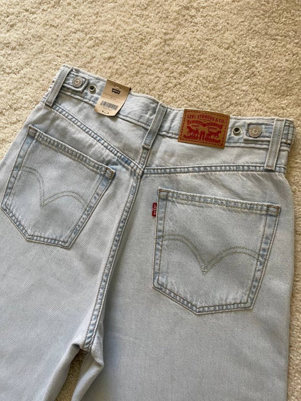 NWT Levi's Cinch Baggy High Rise Women's Jeans Size 27/31 - Picture 4 of 13